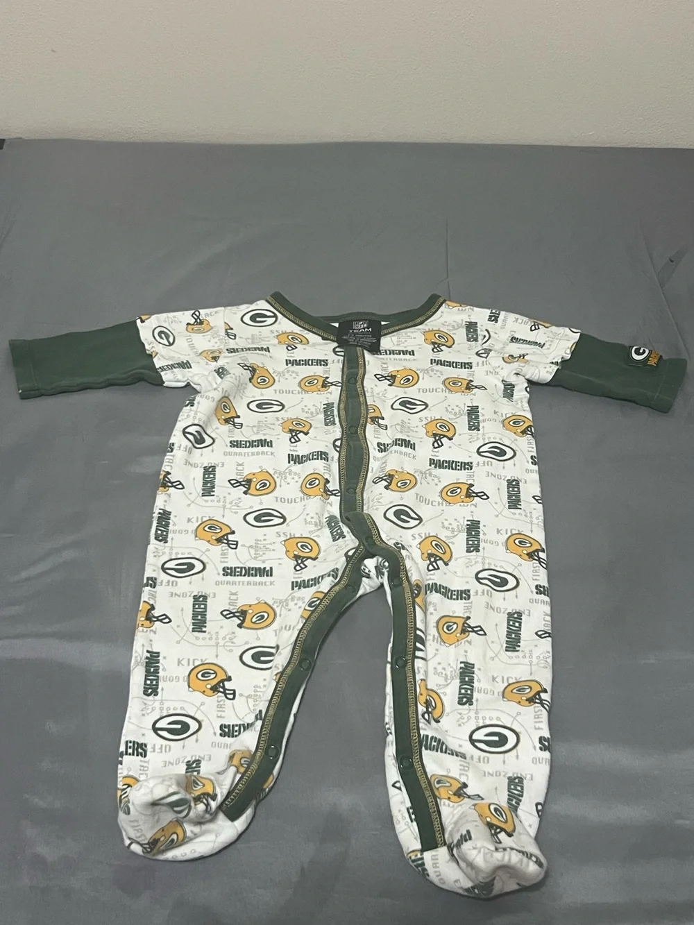 Green Bay Packers Baby Footed Sleeper 6-9 Months Team Apparel Cotton